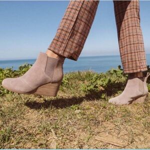 Toms Kelsey Wedge Booties New W/Tags size 9 in Taupe-Gray